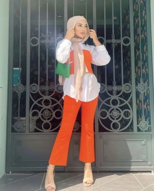 No Lebay, 9 Padu Padan Crop Tank Top ala Para Seleb ini Bisa Banget Jadi Ide Gemas Kamu 15