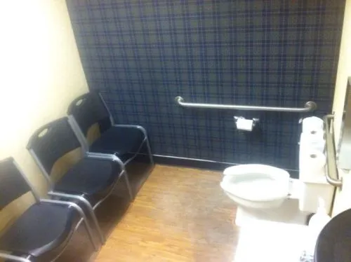11 Bentuk Toilet yang Bikin Orang Mau Buang Air Aja Pasti Nggak Bakalan Keluar. Auto Seret! 18
