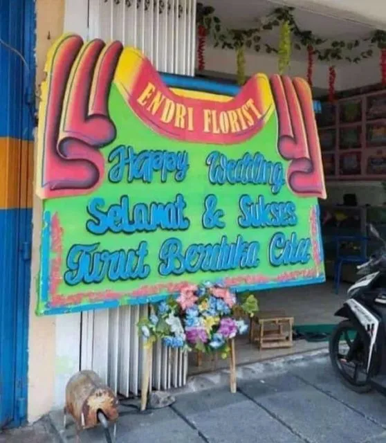 11 Karangan Bunga yang Akan Membuatmu Menyesal Punya Teman Begini. Nggak Ada Akhlak! 17