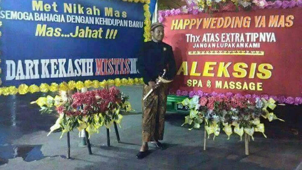 11 Karangan Bunga yang Akan Membuatmu Menyesal Punya Teman Begini. Nggak Ada Akhlak! 15