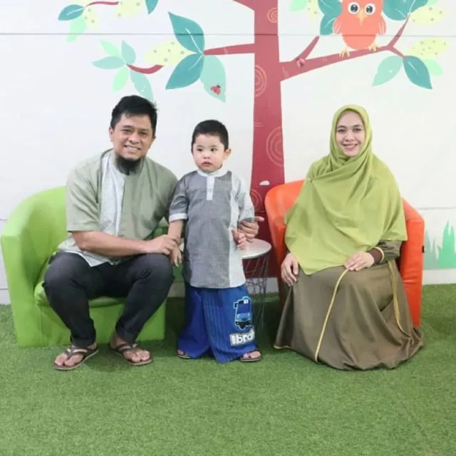 Cerita para Selebriti Tanah Air Soal Sunat Dini Anak Mereka. Apa Ya Alasannya? 5