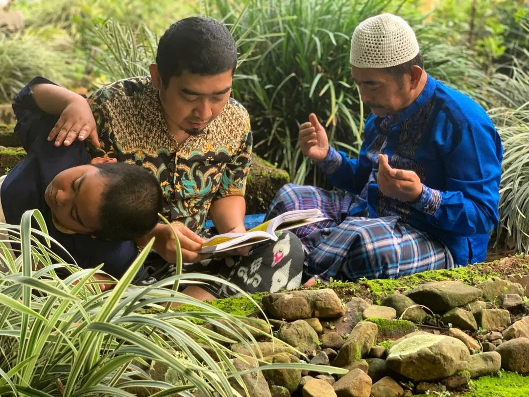 Rasakan Duka Mendalam, 11 Artis ini Kehilangan Orang Tua Akibat Pandemi Covid-19 12