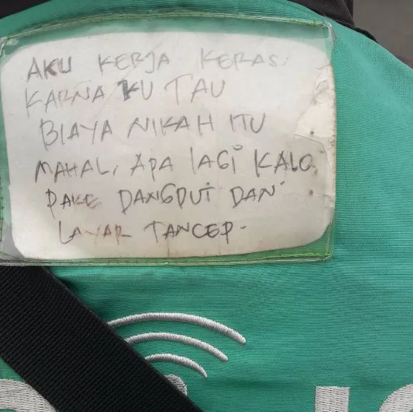 Potret Driver Ojol Ketika Lagi Jatuh Cinta. Bucin Adalah Hak Semuanya! 13