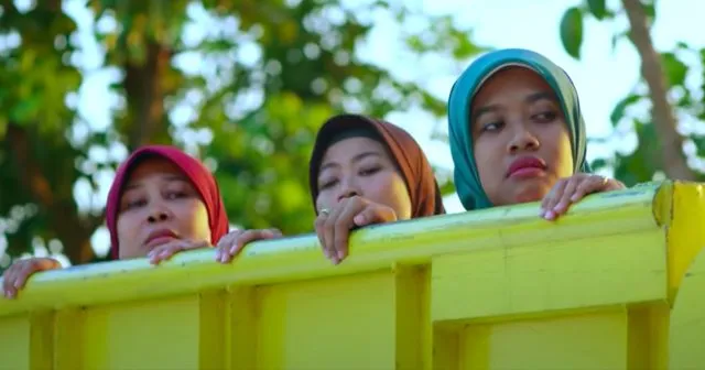 Hal yang Bisa Dilakukan Jika Ibumu Tahu Kabar Keberhasilan Anak Tetangga 7 Rombongan ibu-ibu