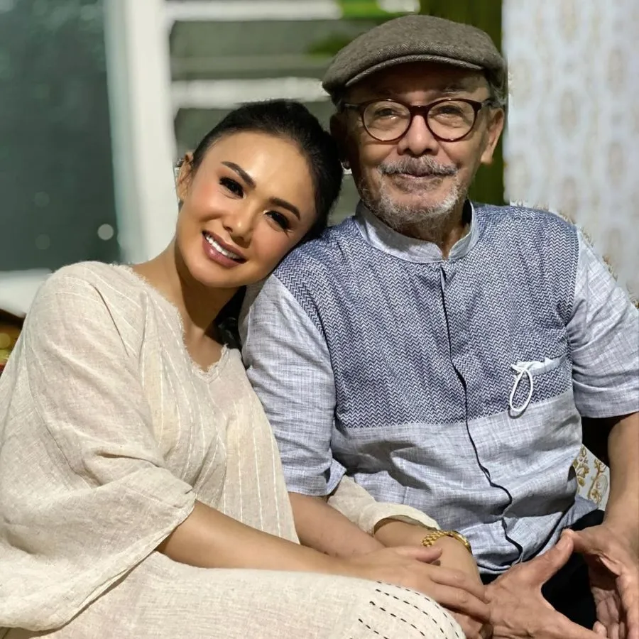 Rasakan Duka Mendalam, 11 Artis ini Kehilangan Orang Tua Akibat Pandemi Covid-19 18