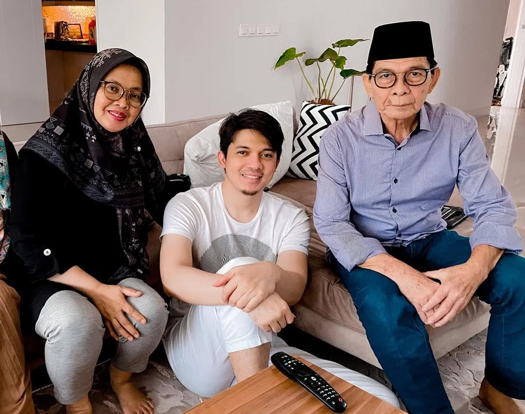 Rasakan Duka Mendalam, 11 Artis ini Kehilangan Orang Tua Akibat Pandemi Covid-19 13
