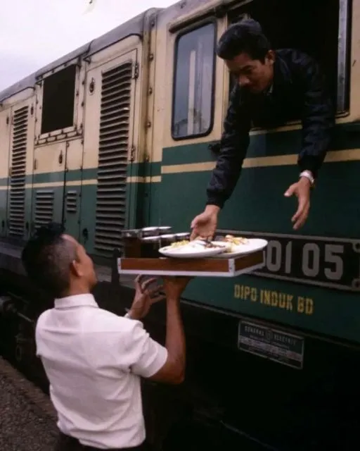 Nostalgia Kenangan Suasana Naik Kereta Era 90-an, Memorabilia Penuh Perjuangan 10
