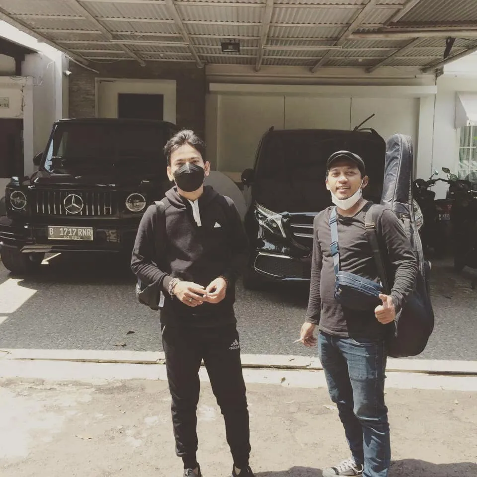 Jual Harta Benda karena Bangkrut Sejak Pandemi, Aris Idol Harus Rela Lelang Gitar Bersejarahnya 2