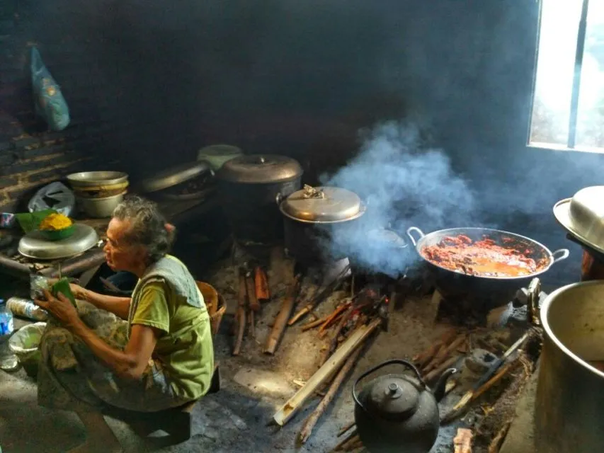 Mengenang Dapur Jadul, Tempat Paling Magis dan Legendaris di Rumah Nenek Sepanjang Masa 6
