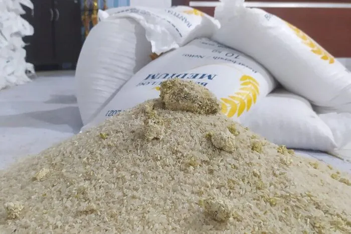 Viral Bantuan Beras di Pandeglang Serupa Batu, Begini Respons Warganet. Kebangetan ini mah! 11