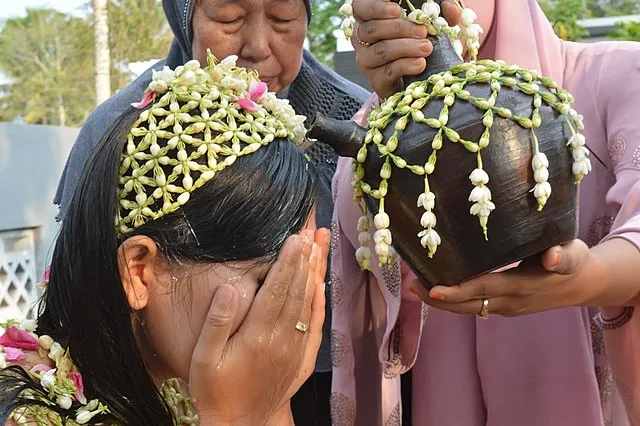 Serunya 6 Tradisi Kecantikan Jelang Pernikahan di Berbagai Belahan Dunia. Ada Pesta Kunyit! 7