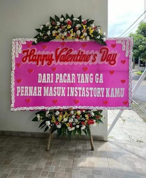11 Karangan Bunga yang Akan Membuatmu Menyesal Punya Teman Begini. Nggak Ada Akhlak! 16