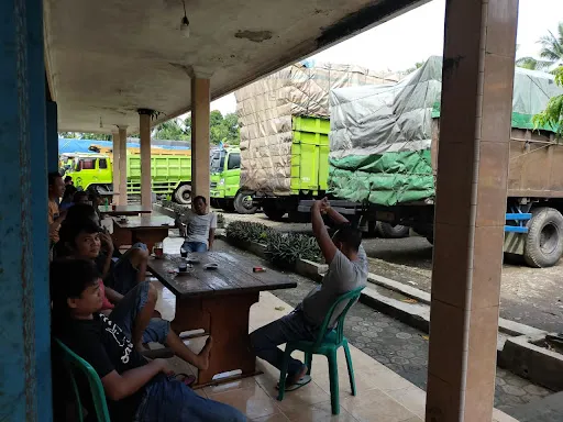 Cara Membedakan Tempat Makan Enak, Murah, dan Mahal Tanpa Lihat Harga. Valid! 14 Supir truk ngetem