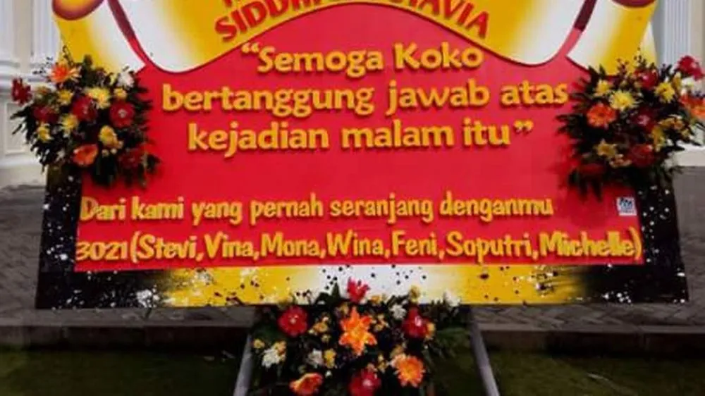 11 Karangan Bunga yang Akan Membuatmu Menyesal Punya Teman Begini. Nggak Ada Akhlak! 21