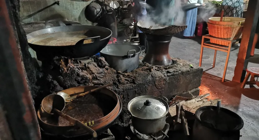 Mengenang Dapur Jadul, Tempat Paling Magis dan Legendaris di Rumah Nenek Sepanjang Masa 7