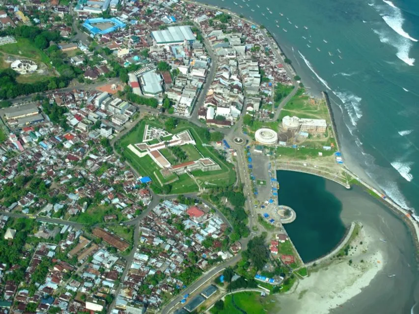 Bukan Gembok, di Pantai Tapak Paderi Bengkulu Ada Tradisi Tinggalkan Sandal Demi Bertemu Jodoh 2