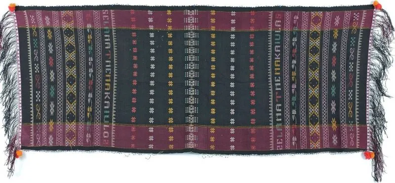 Selain Batik yang Kamu Kenal, 5 Kain Tradisional Indonesia ini Juga Tak Kalah Indahnya. Punya? 8