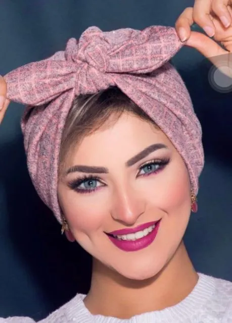 7 Kreasi Aksesori Rambut yang Gemas dari Scarf. Bikin Penampilan Makin Manis dan Stylish! 13