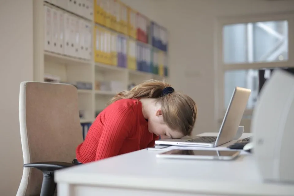 5 Tipikal Orang Saat Ikut Meeting Online. Katanya sih, yang Penting Udah Berkontribusi~ 10