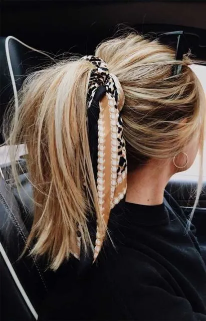 7 Kreasi Aksesori Rambut yang Gemas dari Scarf. Bikin Penampilan Makin Manis dan Stylish! 14