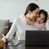 Bukan Mitos, Ini 5 Alasan Kenapa Anak Lebih Banyak Tingkah Saat Ada Ibunya