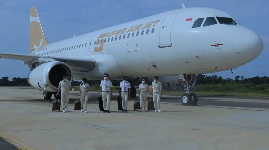 Maskapai Anyar Super Air Jet Perkenalkan 'Super Crew', Awak Kabin Bergaya Kasual Khas Anak Muda 4