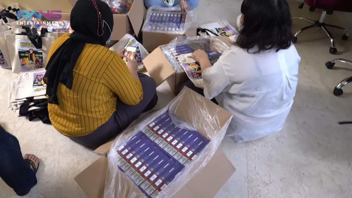 Rafathar Ulang Tahun ke-6, Raffi-Nagita Bagikan 1000 Tablet untuk Anak Sekolah. Berbagi Kebahagiaan! 2