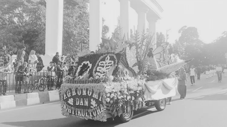 11 Foto Bersejarah Sebelum Era Pandemi Menyerang. Ternyata Zaman Tersebut Beneran Ada! 18