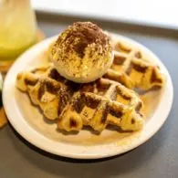 Dari Persilangan Dua Makanan, Kini Croffle Bisa Laris Manis. Apa Rahasianya?