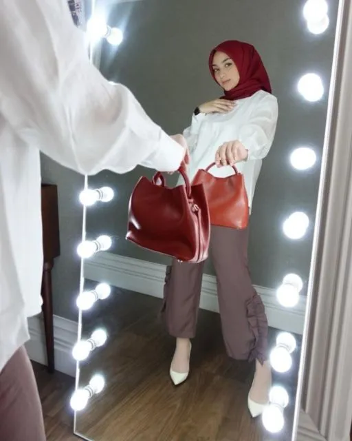 Meriahkan HUT RI Lewat 11 Outfit Nuansa Merah Putih ini yuk. Cantik dan Instagramable~ 18