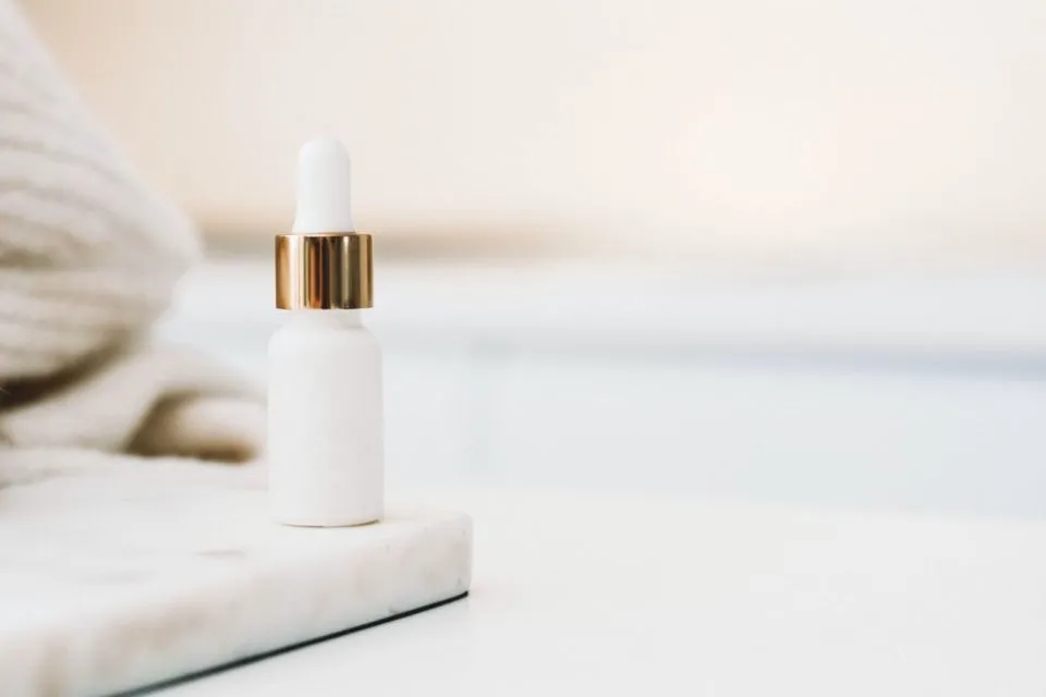 6 Kandungan Serum untuk Cerahkan Kulit. Bukan Cuma Niacinamide lo! 12