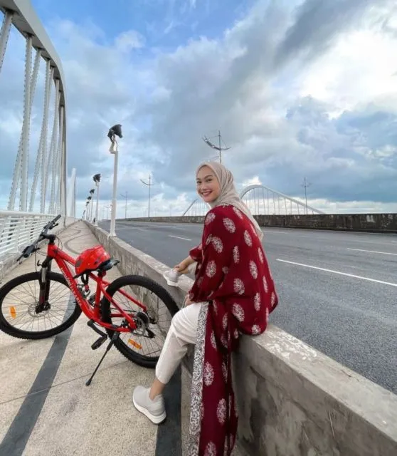 Meriahkan HUT RI Lewat 11 Outfit Nuansa Merah Putih ini yuk. Cantik dan Instagramable~ 17