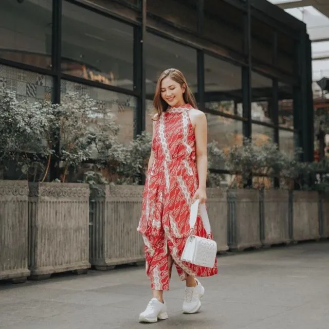 Meriahkan HUT RI Lewat 11 Outfit Nuansa Merah Putih ini yuk. Cantik dan Instagramable~ 12