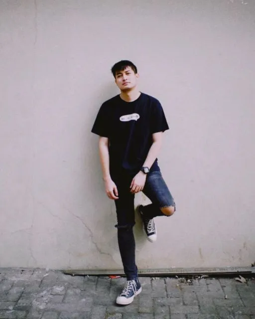 7 Fashion Item Kasual yang Bisa Dongkrak Penampilan Cowok. No Ribet tapi Kecenya Dapet! 8