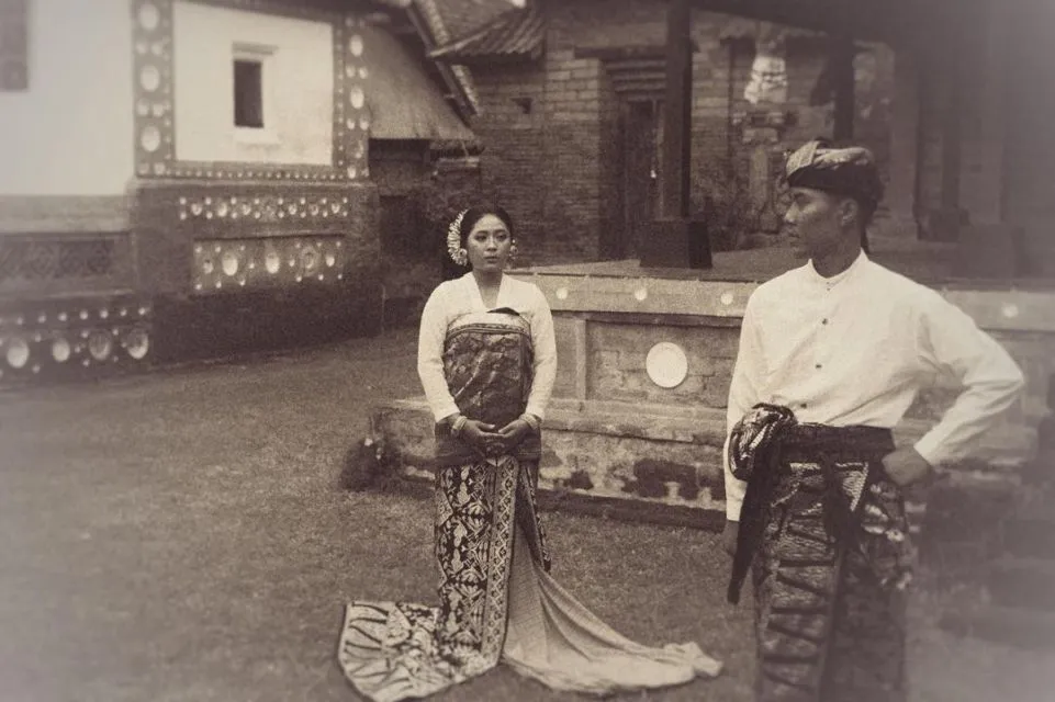 Uniknya 7+ Ide Pre-wedding Tema Vintage ala Album Foto Jadul. Pas Buat Pasangan Old Soul~ 17