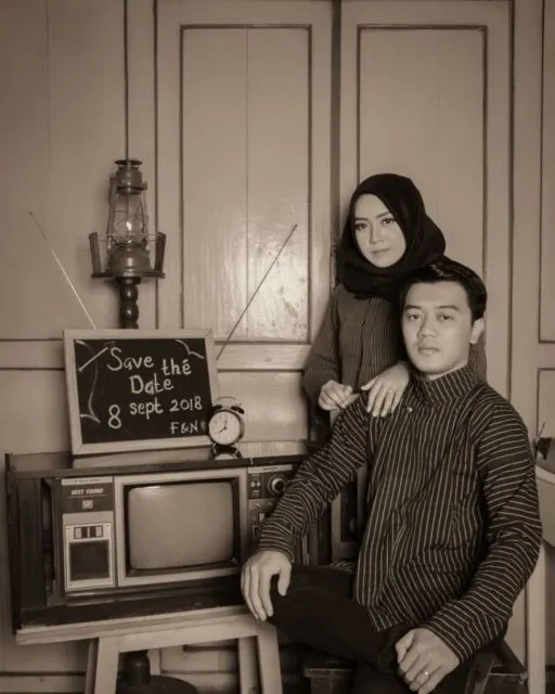 Uniknya 7+ Ide Pre-wedding Tema Vintage ala Album Foto Jadul. Pas Buat Pasangan Old Soul~ 19