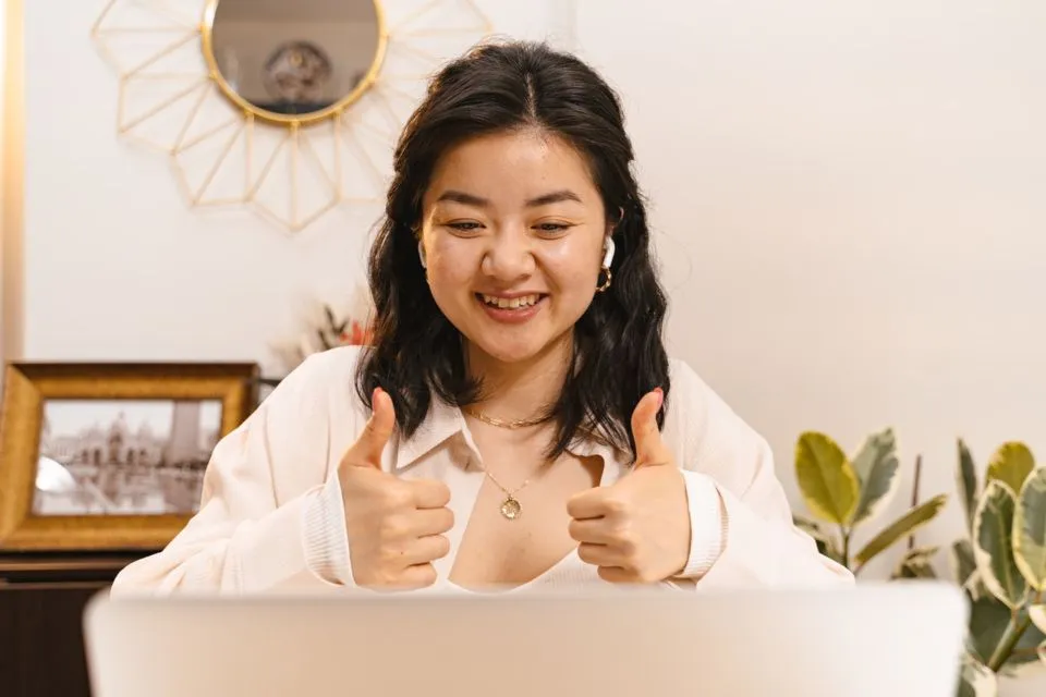 4 Alasan Logis Kenapa Dandan di Pagi Hari Bisa Jadi Mood Booster Banget 8