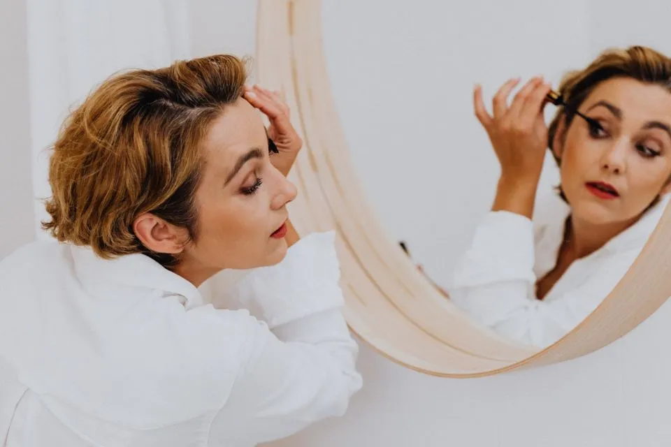 4 Alasan Logis Kenapa Dandan di Pagi Hari Bisa Jadi Mood Booster Banget 6