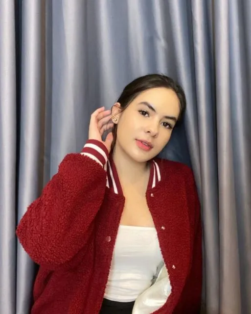 Meriahkan HUT RI Lewat 11 Outfit Nuansa Merah Putih ini yuk. Cantik dan Instagramable~ 21