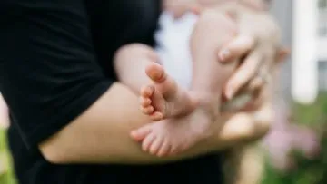 3 Efek Samping Vaksin yang Mungkin Dialami Ibu Menyusui. Ini Cara Mengatasinya!