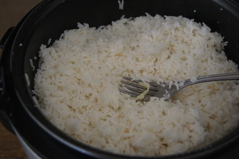 6 Penyebab Nasi Kering di Rice Cooker, Padahal Kasih Airnya Udah Banyak 12 Penyebab nasi kering di rice cooker