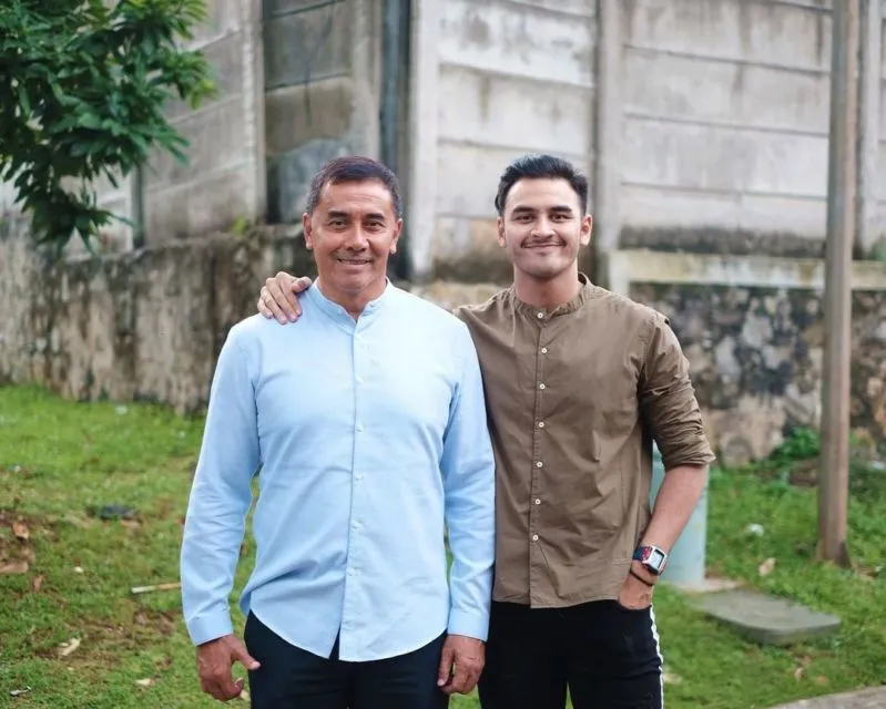 7 Artis ini Terkenal Tanpa Dompleng Nama Orang Tua Mereka yang juga Figur Publik 10