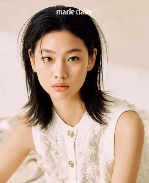 Rahasia Cantik ala Jung Ho Yeon, Aktris Squid Game yang Menyita Perhatian. Pakai Apa Aja sih? 16
