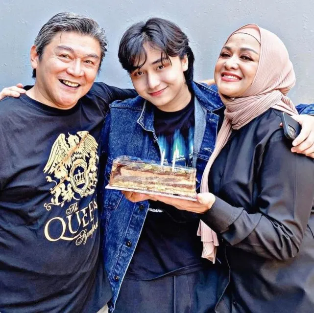 7 Artis ini Terkenal Tanpa Dompleng Nama Orang Tua Mereka yang juga Figur Publik 11