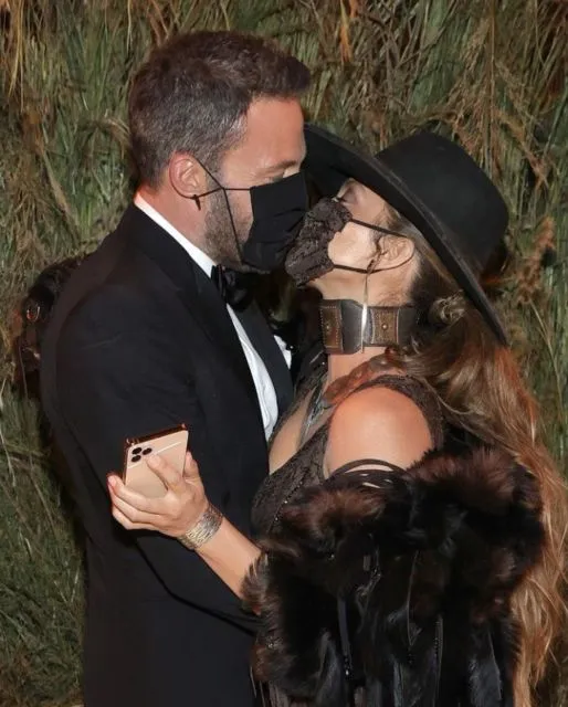 Umbar Kemesraan di Met Gala 2021, ini Potret Pasangan Artis Hollywood Favorit Warganet 9