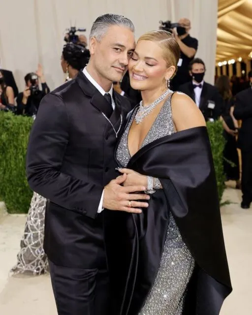Umbar Kemesraan di Met Gala 2021, ini Potret Pasangan Artis Hollywood Favorit Warganet 16