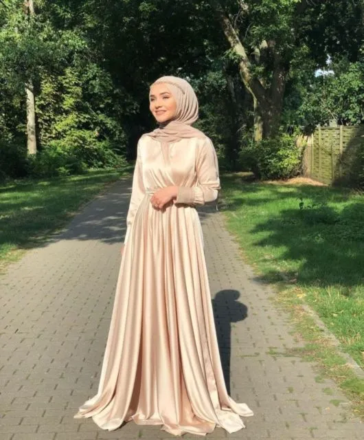 8 Model Gaun Bridesmaid Hijab yang Elegan 13