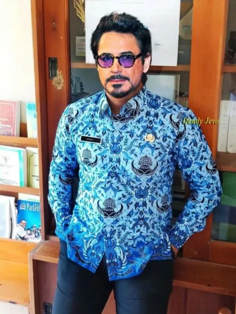 11 Foto Kocak Artis Internasional Pakai Seragam PNS. Orang Awam Bilang Ini Pasti Editan!11!!1 17