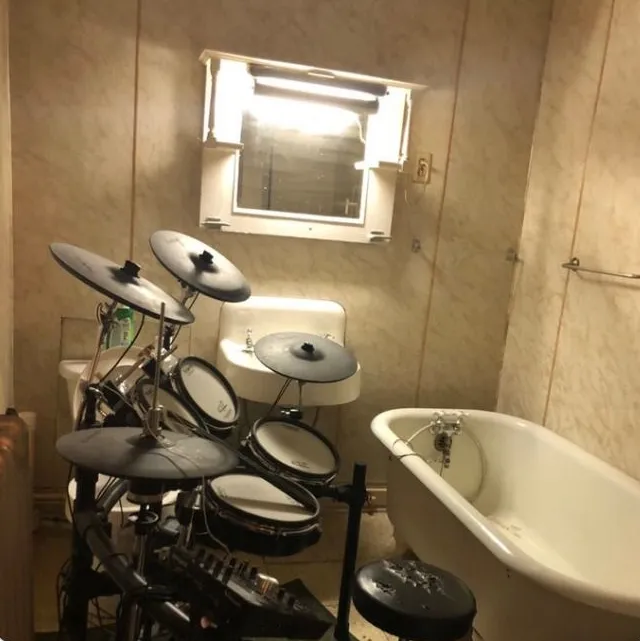 11 Bukti Bahwa Kamar Mandi Merupakan Tempat Paling Serbaguna. Dipakai Ngapain Aja Bisa! 21