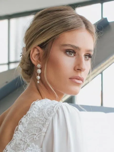 12 Model Anting Mutiara yang Bikin Manten Makin Glowing. Cocok di Segala Tema Pernikahan! 21